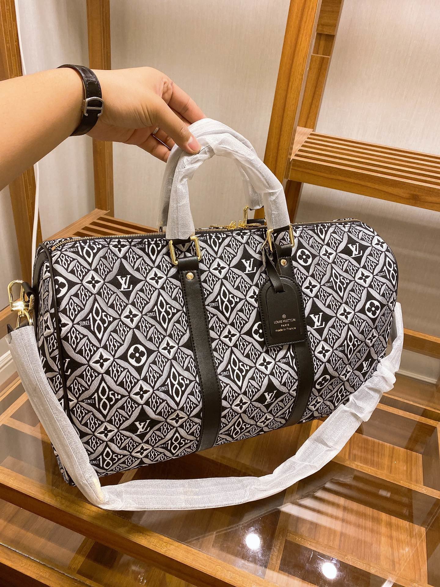 LV $91 gallery