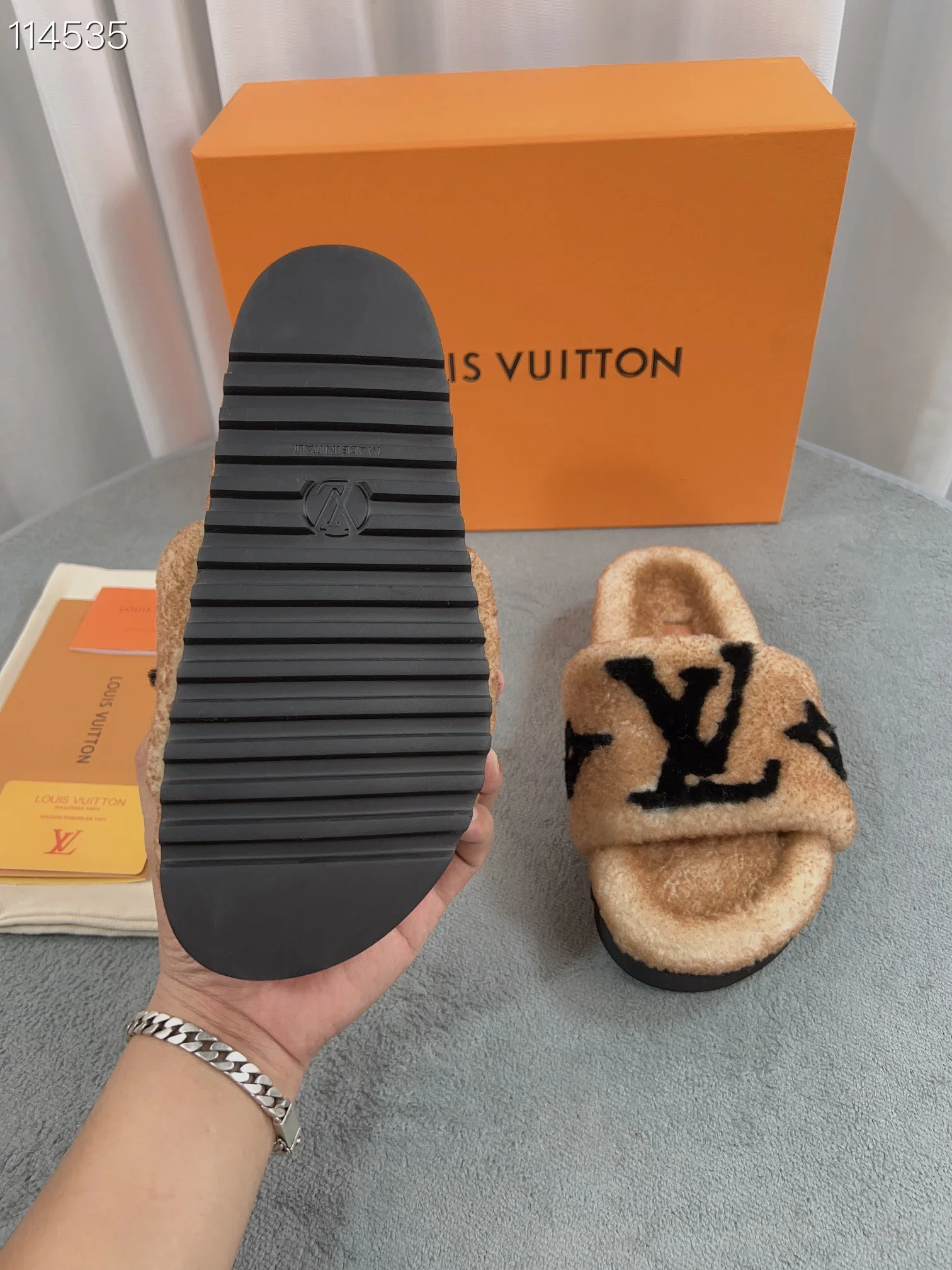 LV $92 gallery