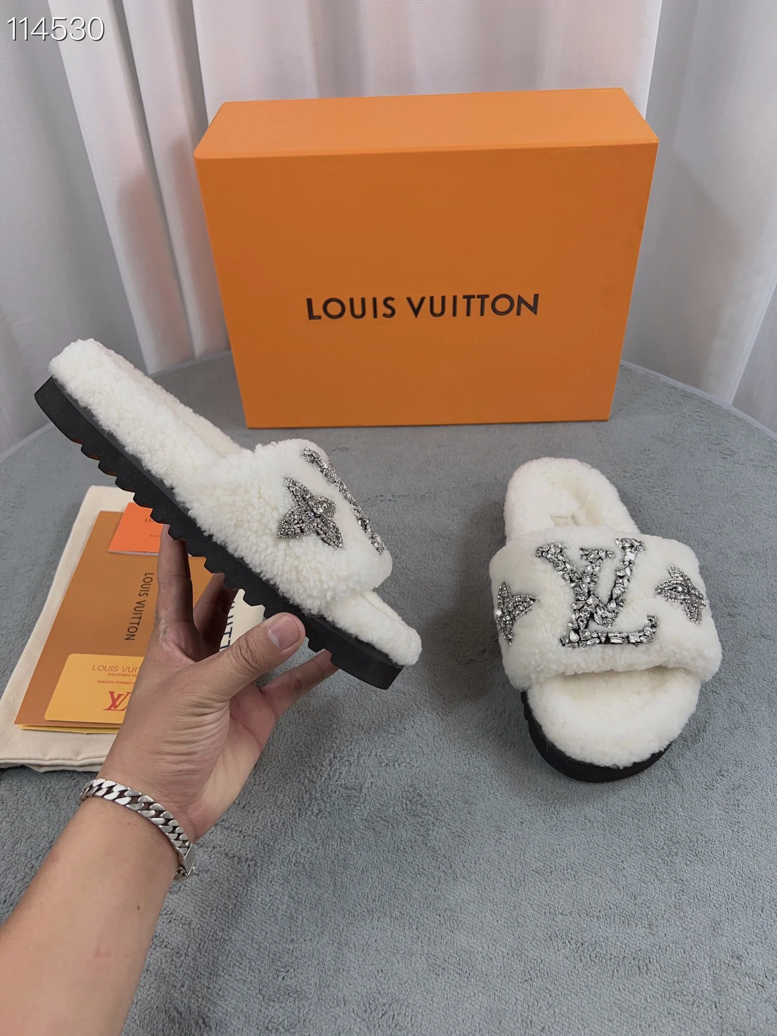 LV $92 gallery