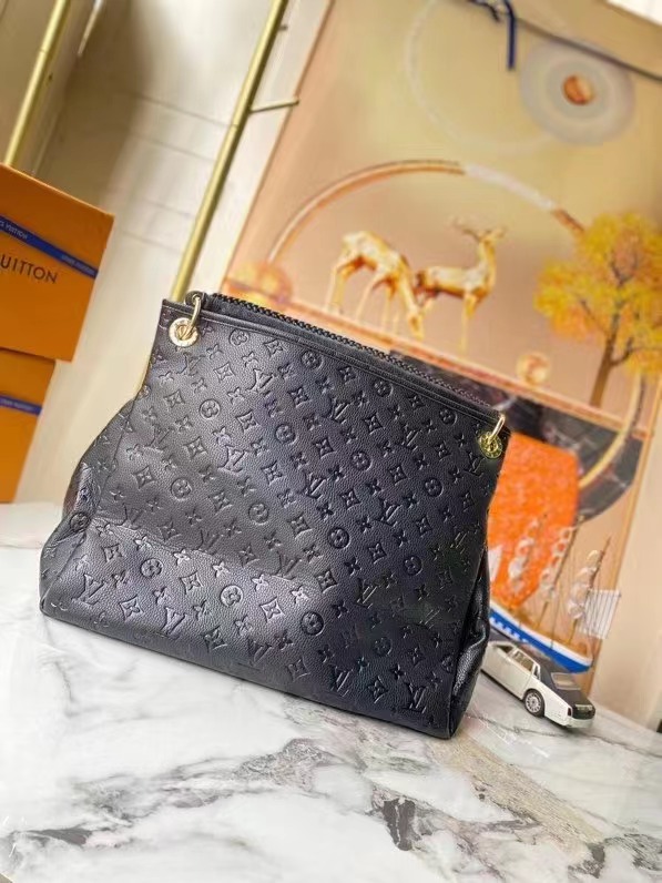 LV $92 gallery