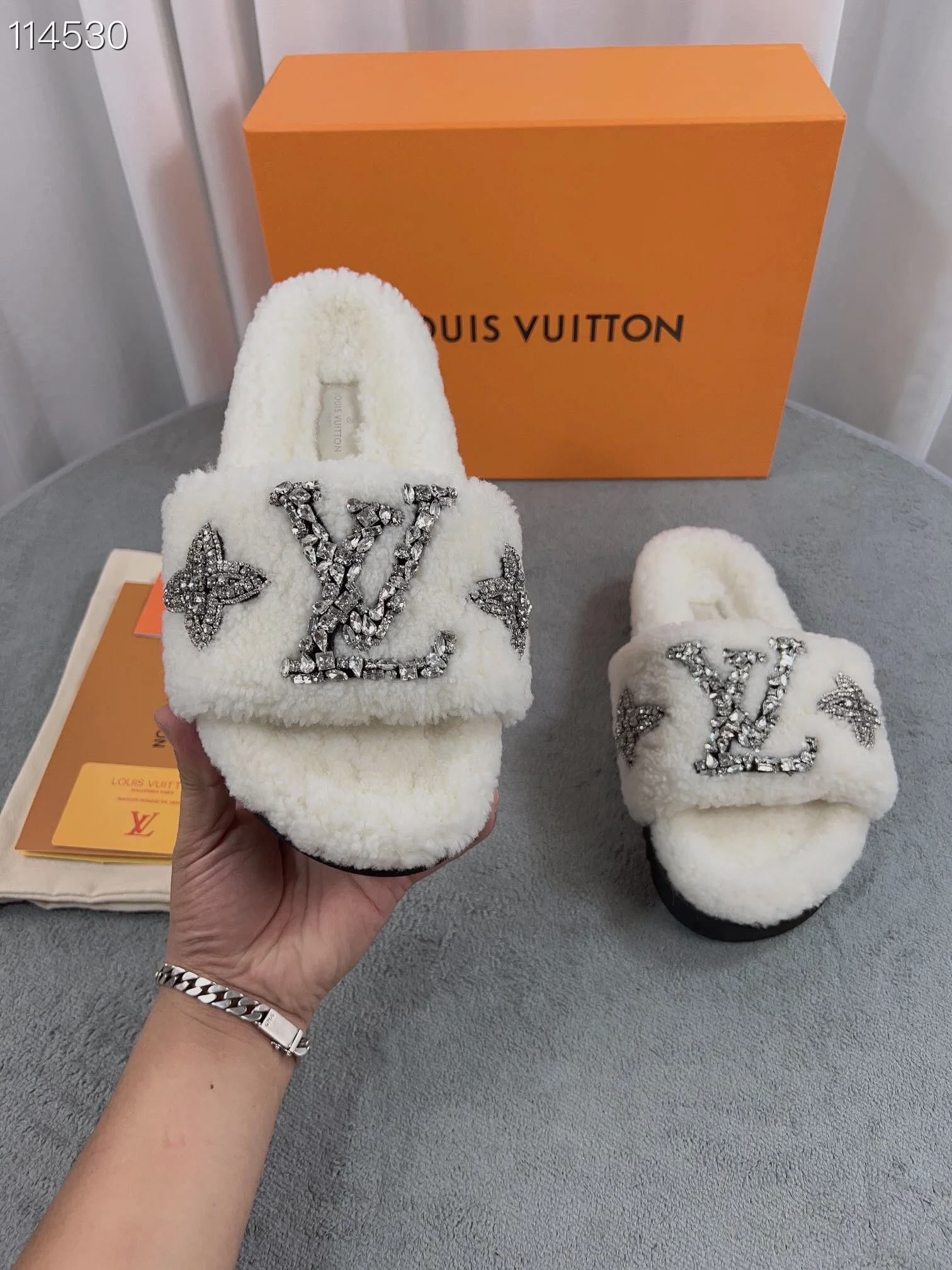 LV $92 gallery