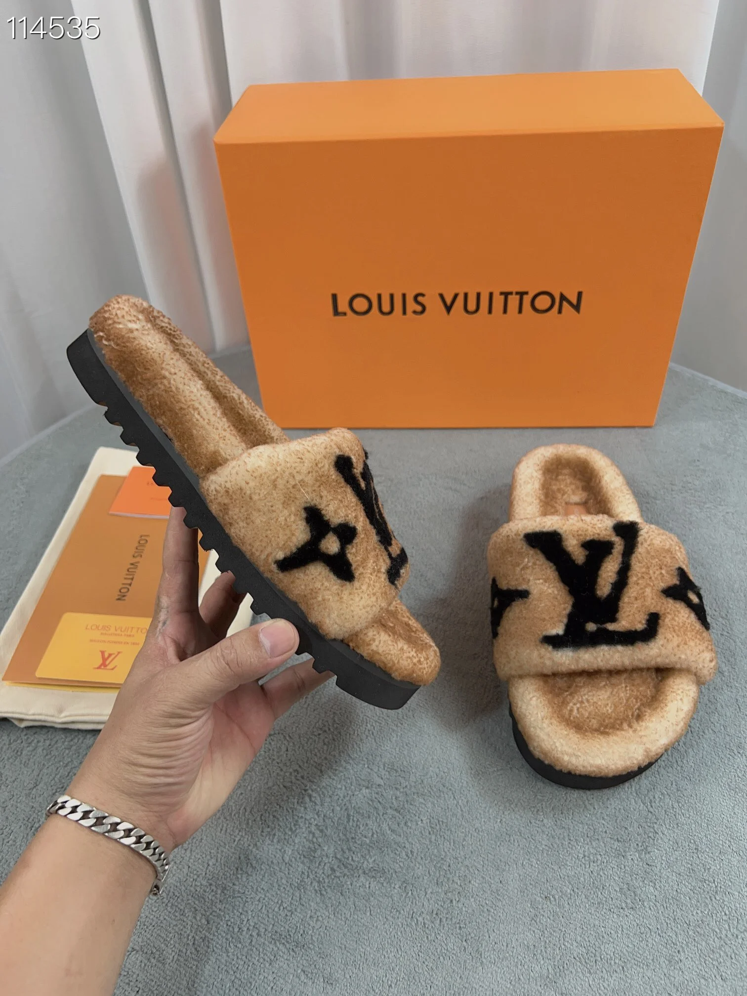 LV $92 gallery