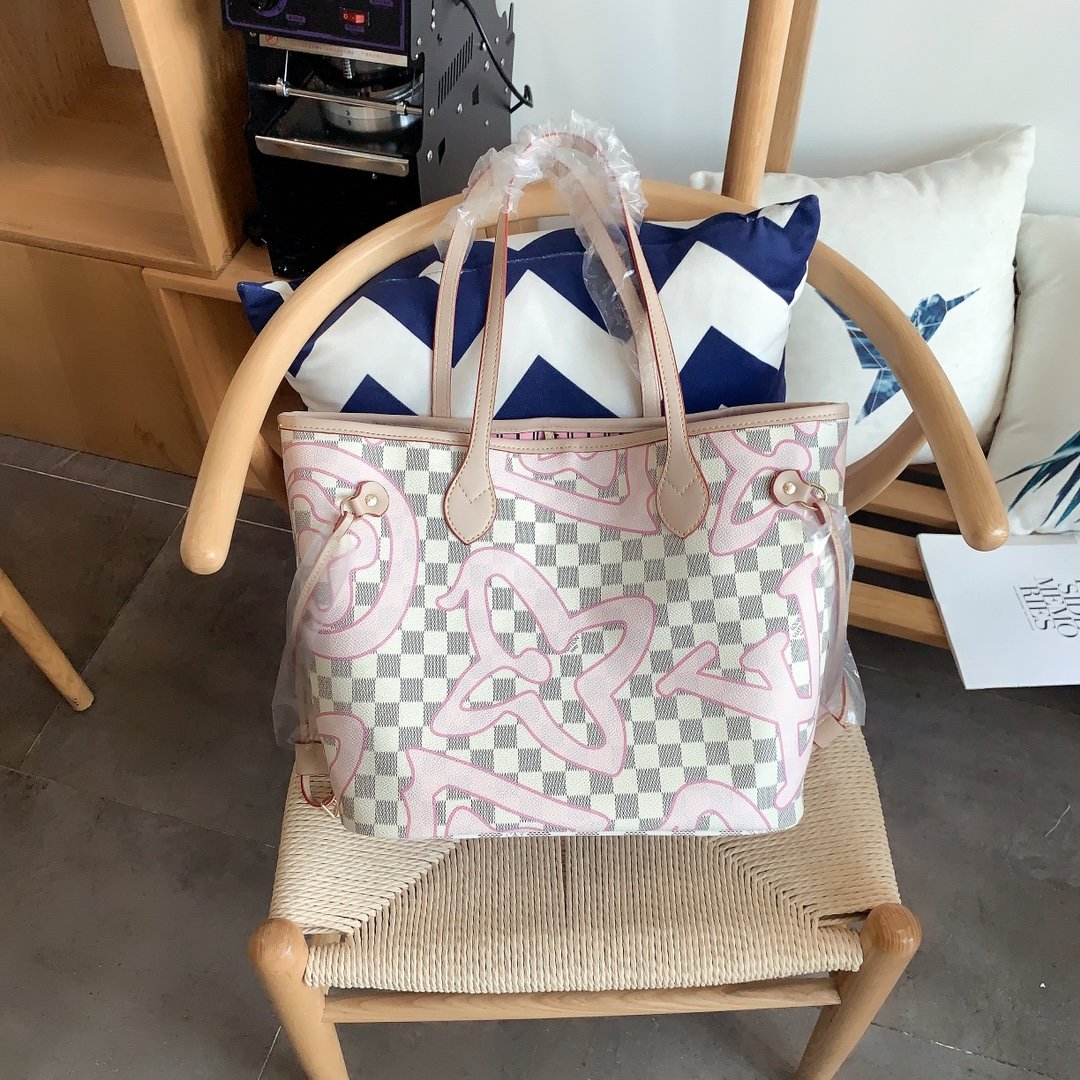 LV $92 gallery