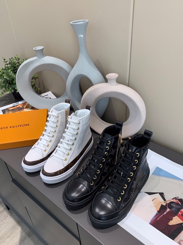 LV $93 gallery