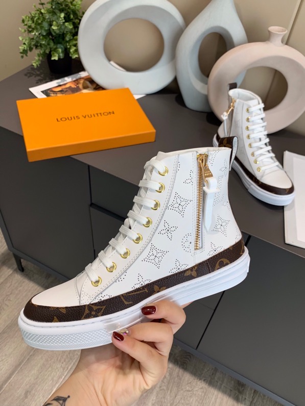 LV $93 gallery