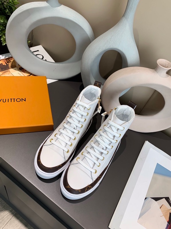 LV $93 gallery