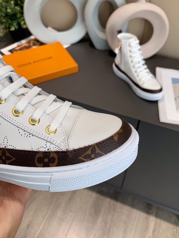 LV $93 gallery