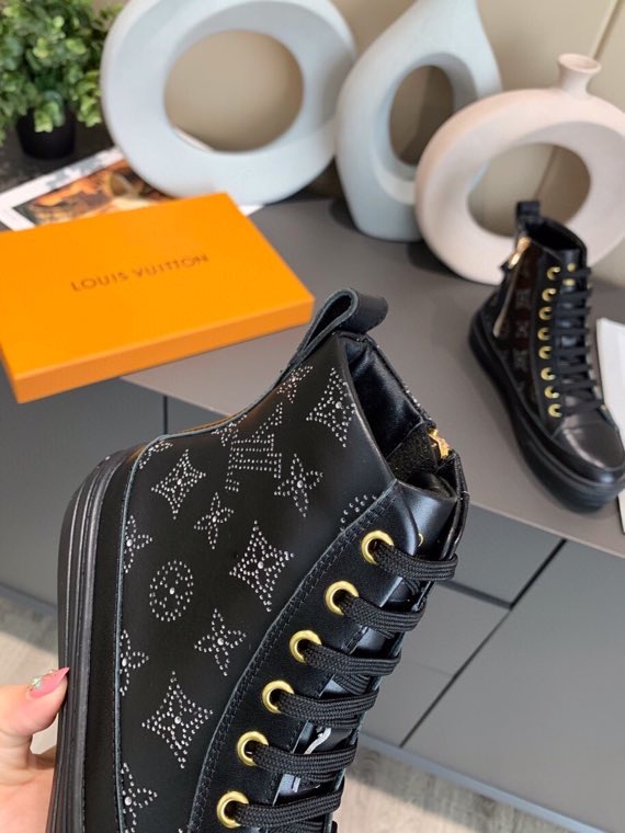 LV $93 gallery