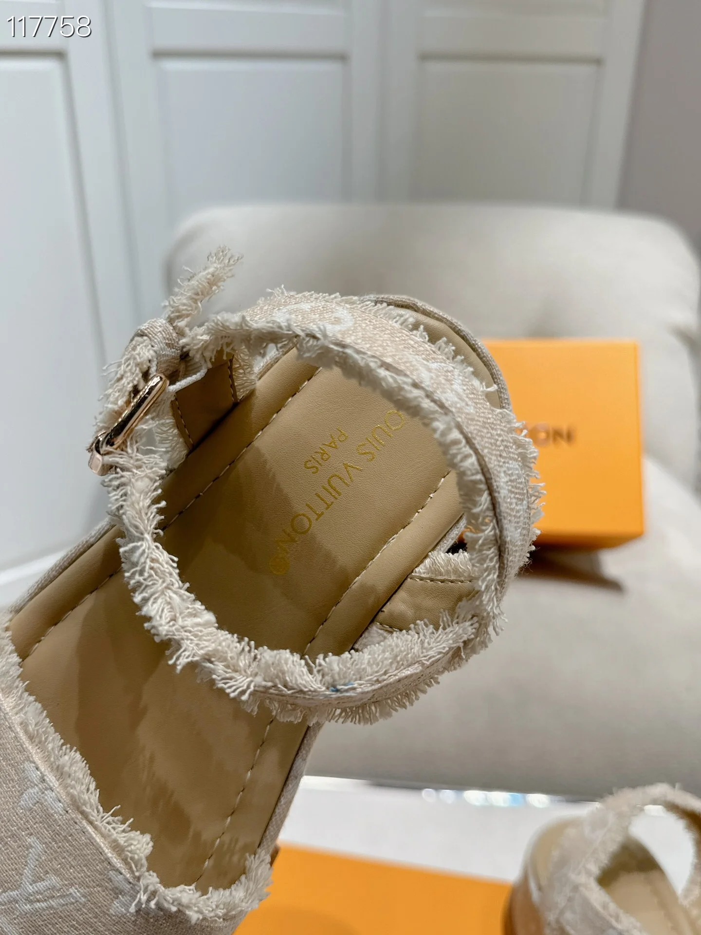 LV $94 gallery