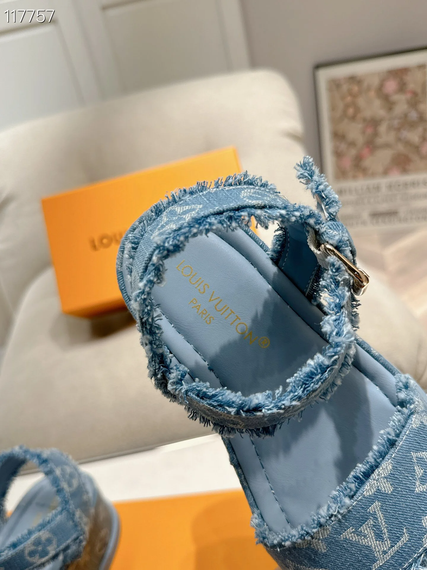 LV $94 gallery