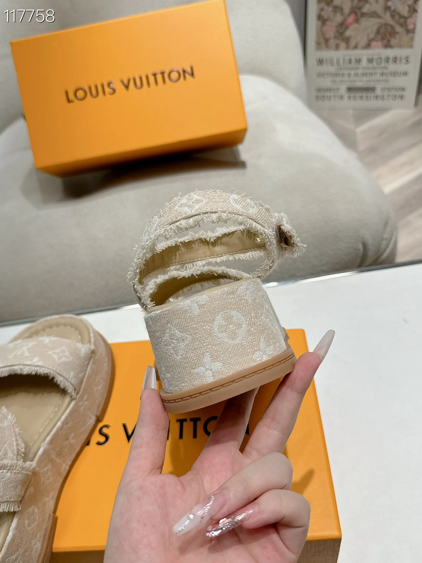 LV $94 gallery