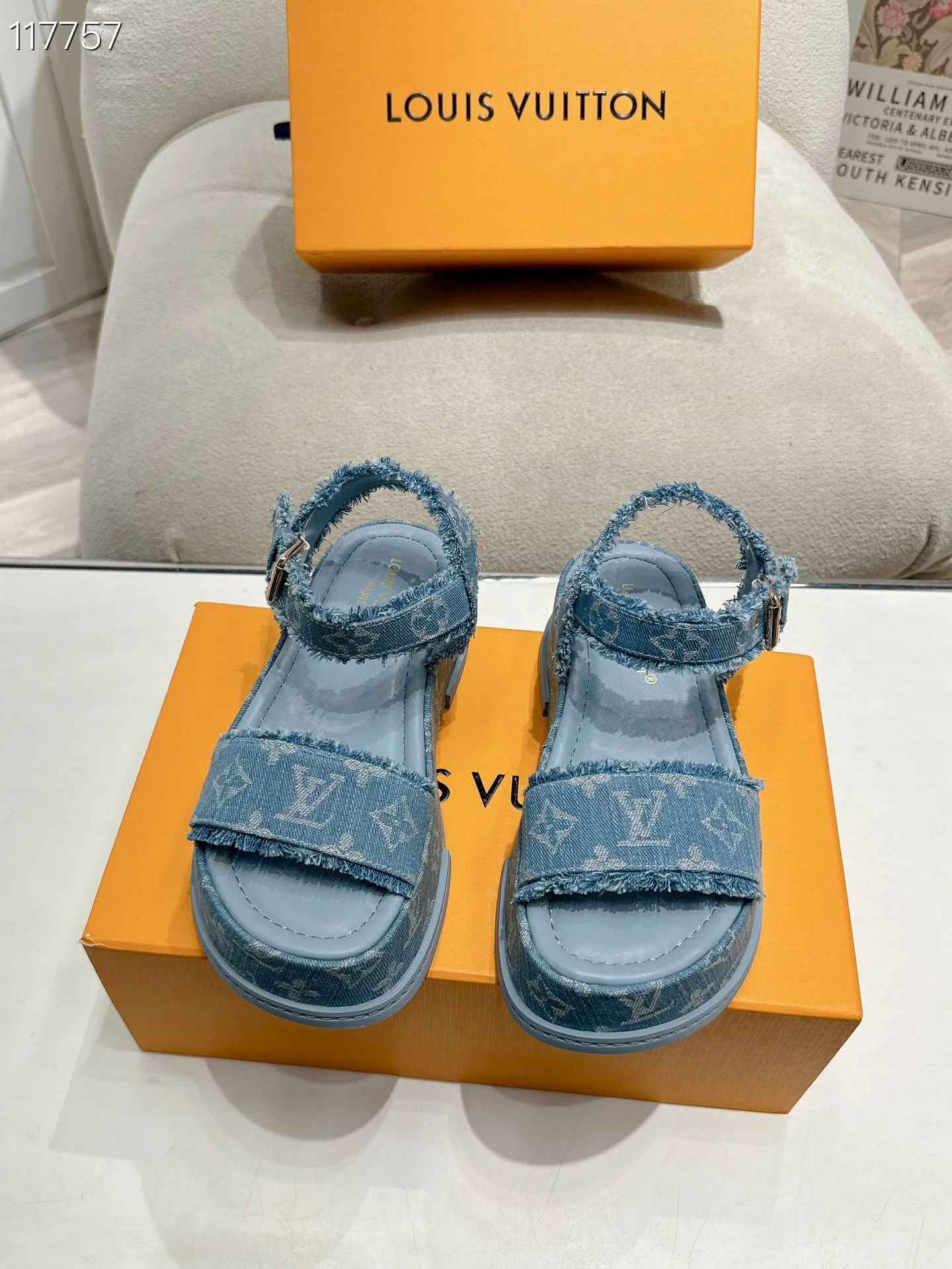 LV $94 gallery