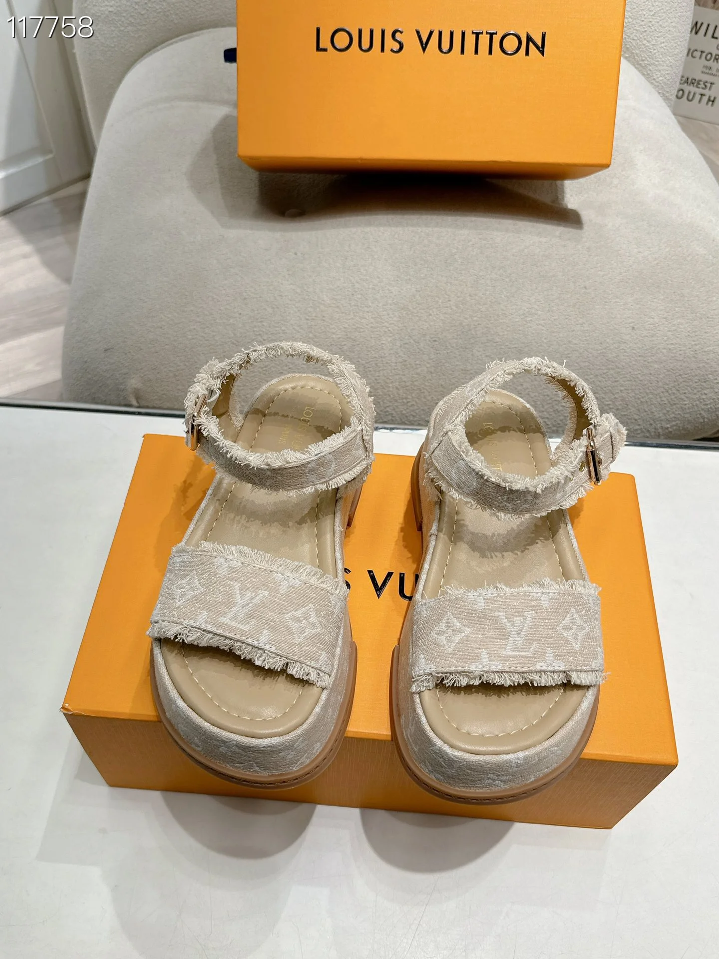 LV $94 gallery