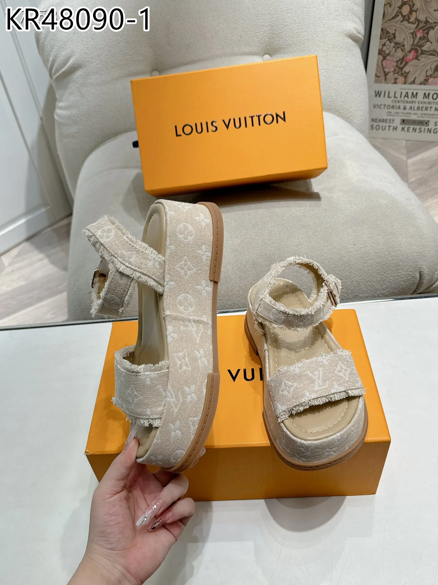 LV $94 gallery