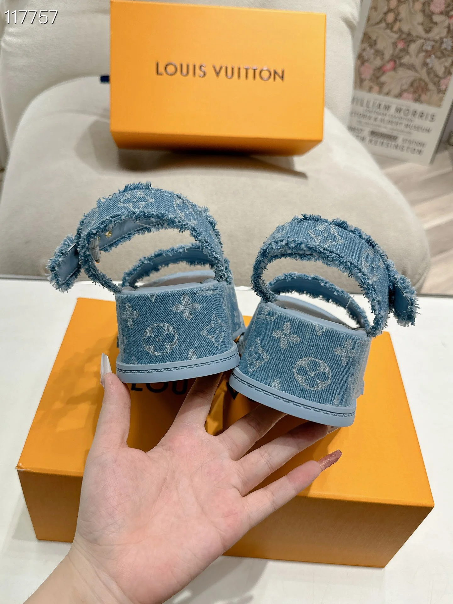 LV $94 gallery