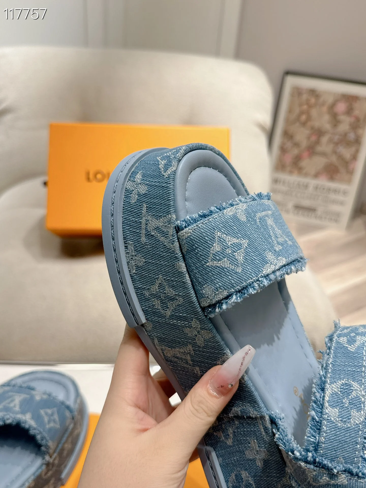 LV $94 gallery