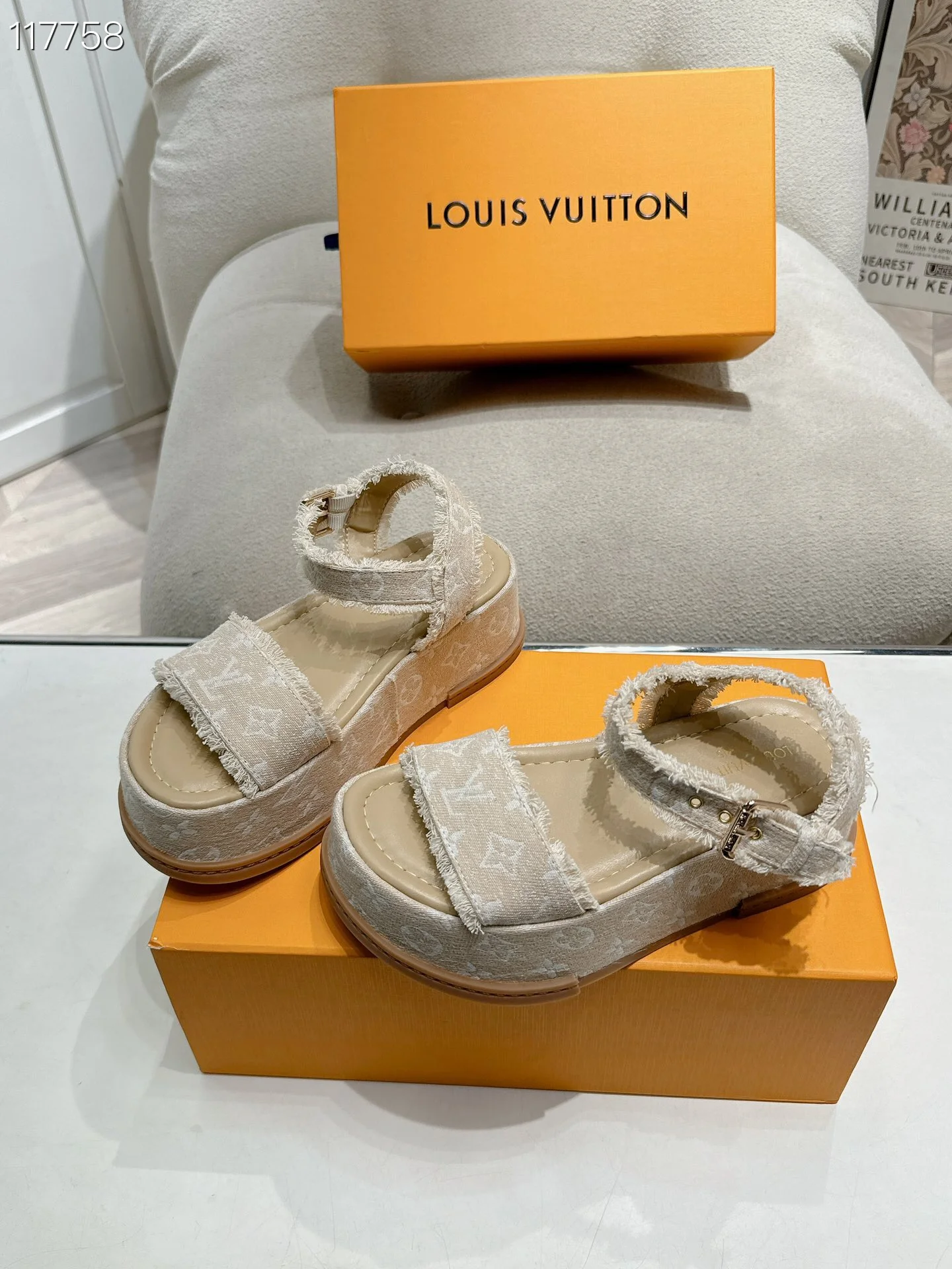 LV $94 gallery