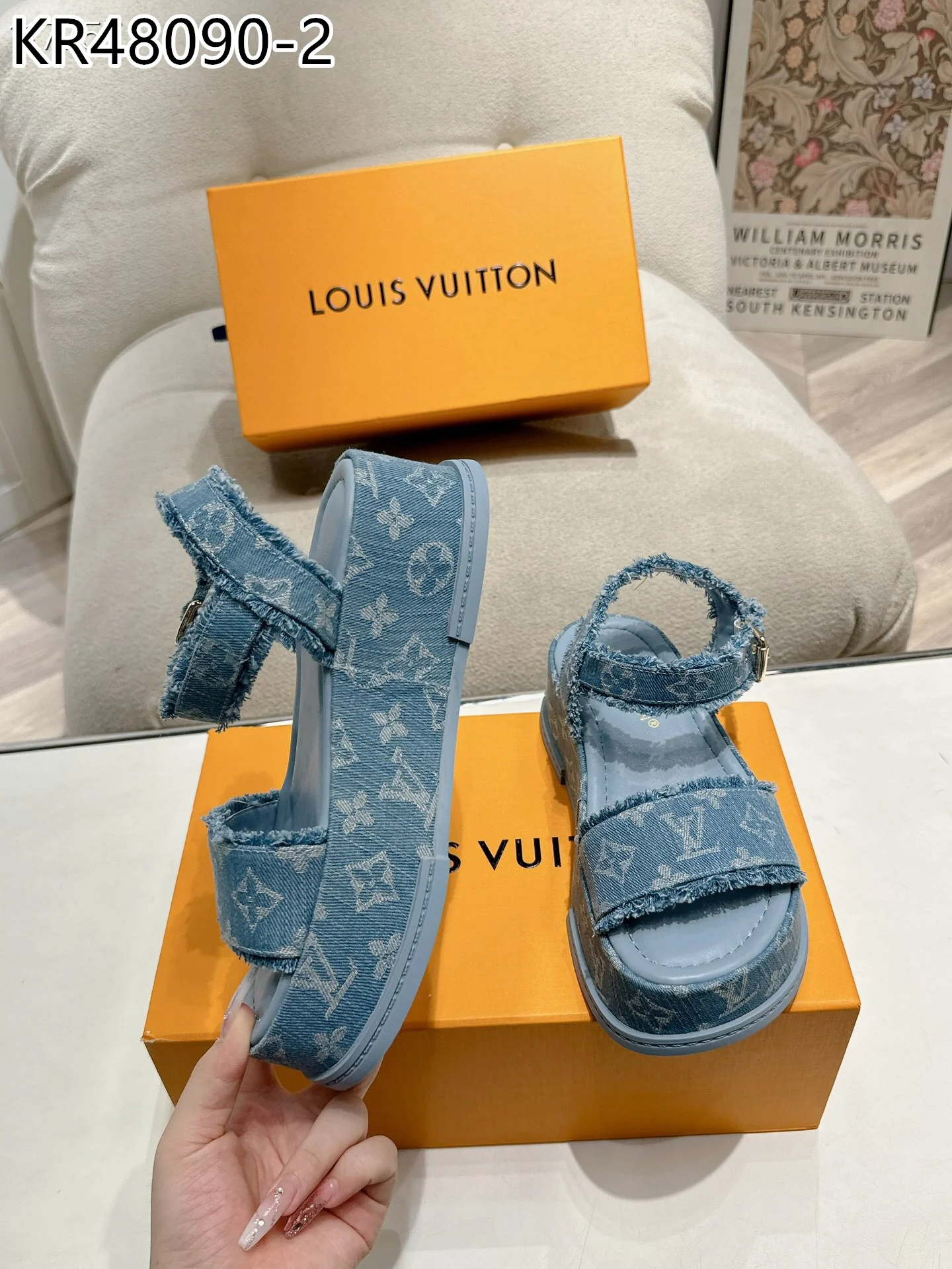 LV $94 gallery