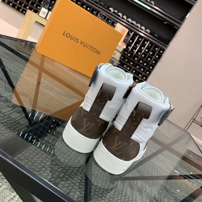 LV $96 gallery