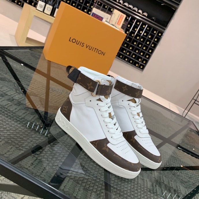 LV $96 gallery