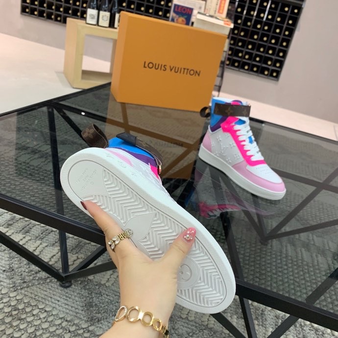 LV $96 gallery