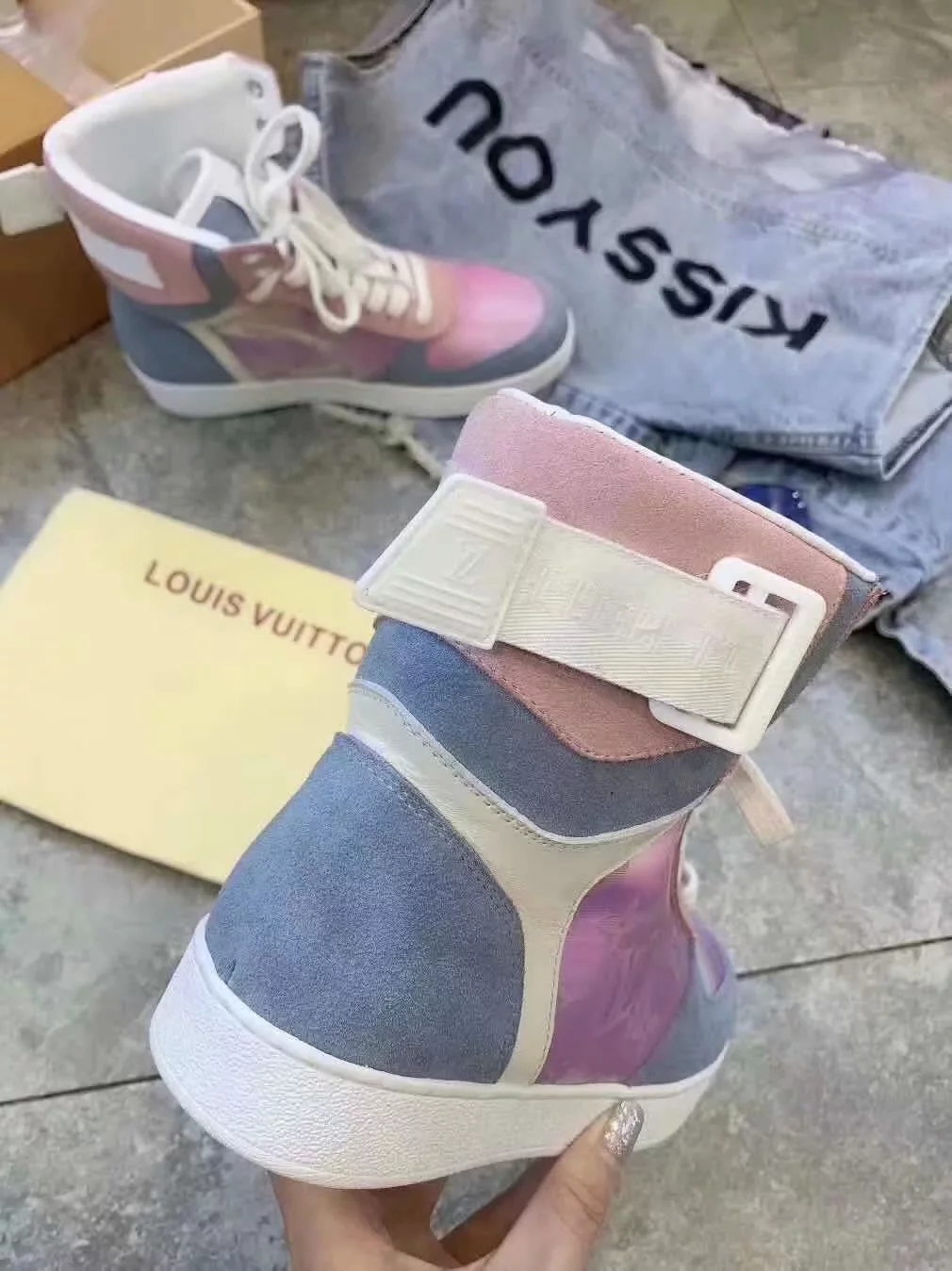 LV $96 gallery