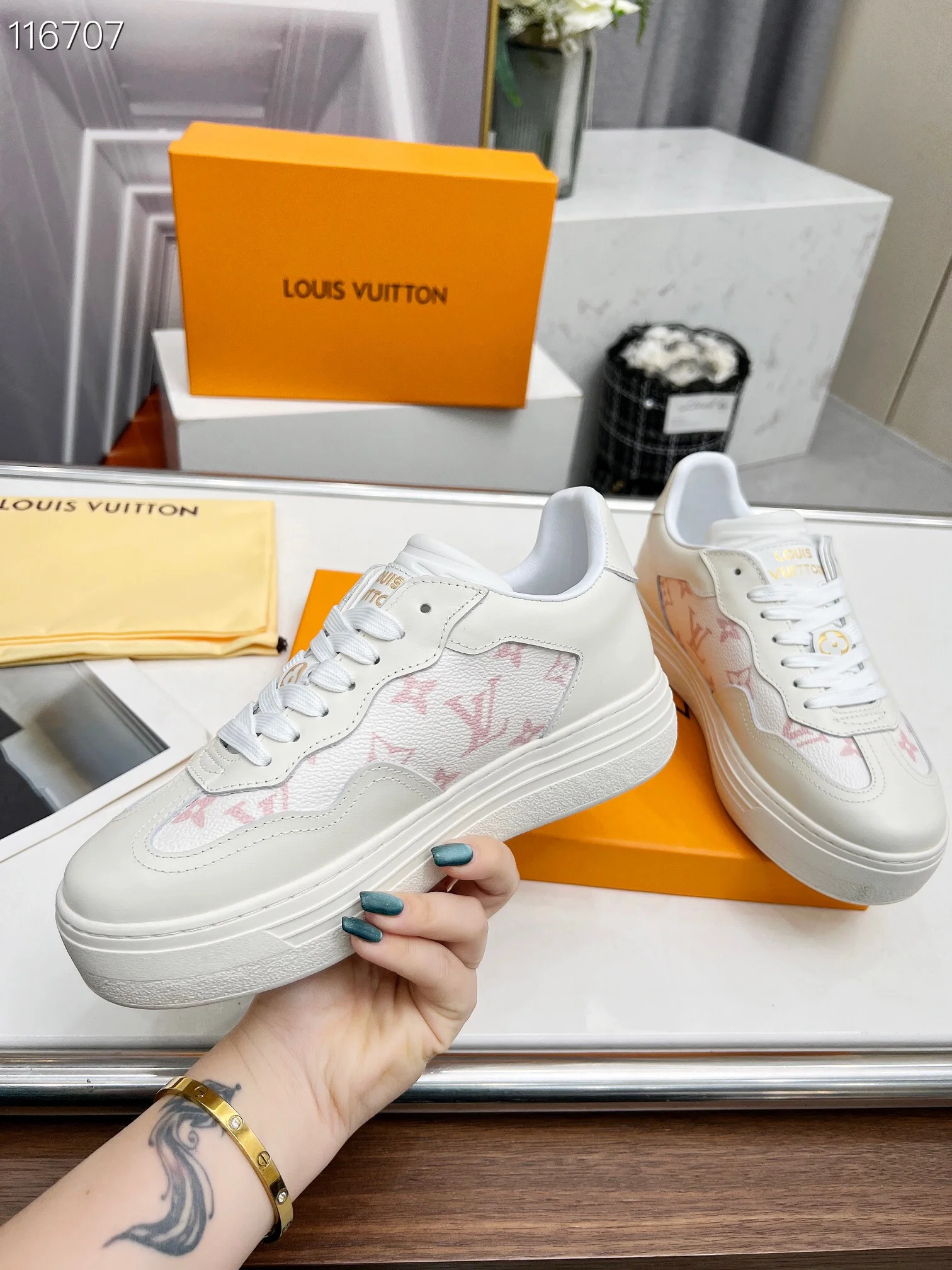 LV $99 gallery