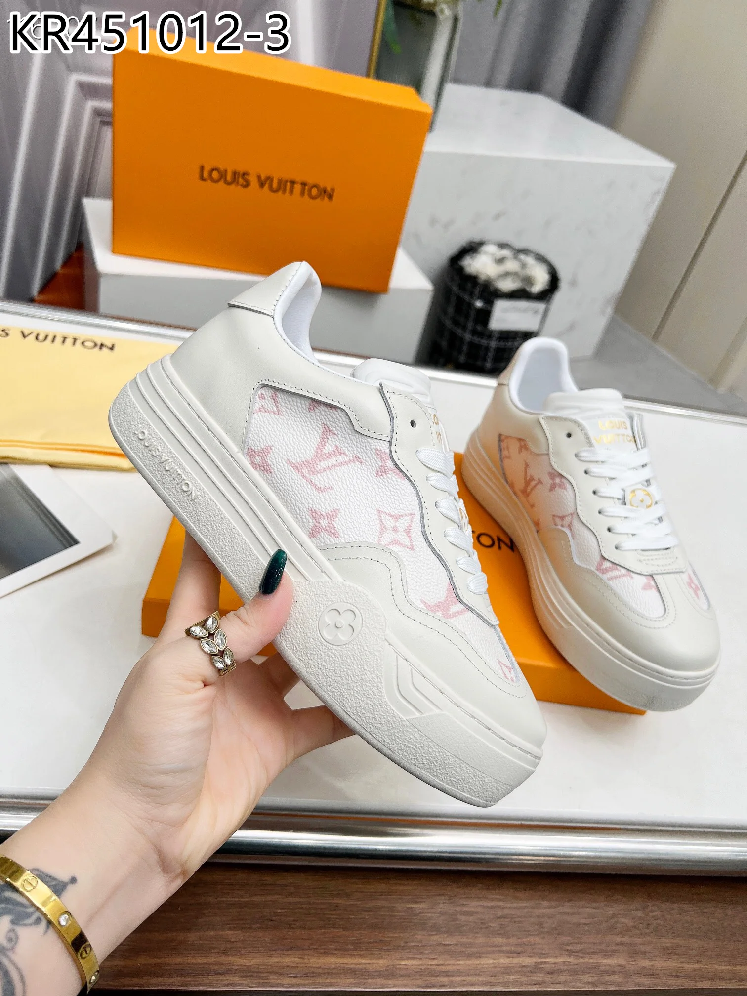 LV $99 gallery