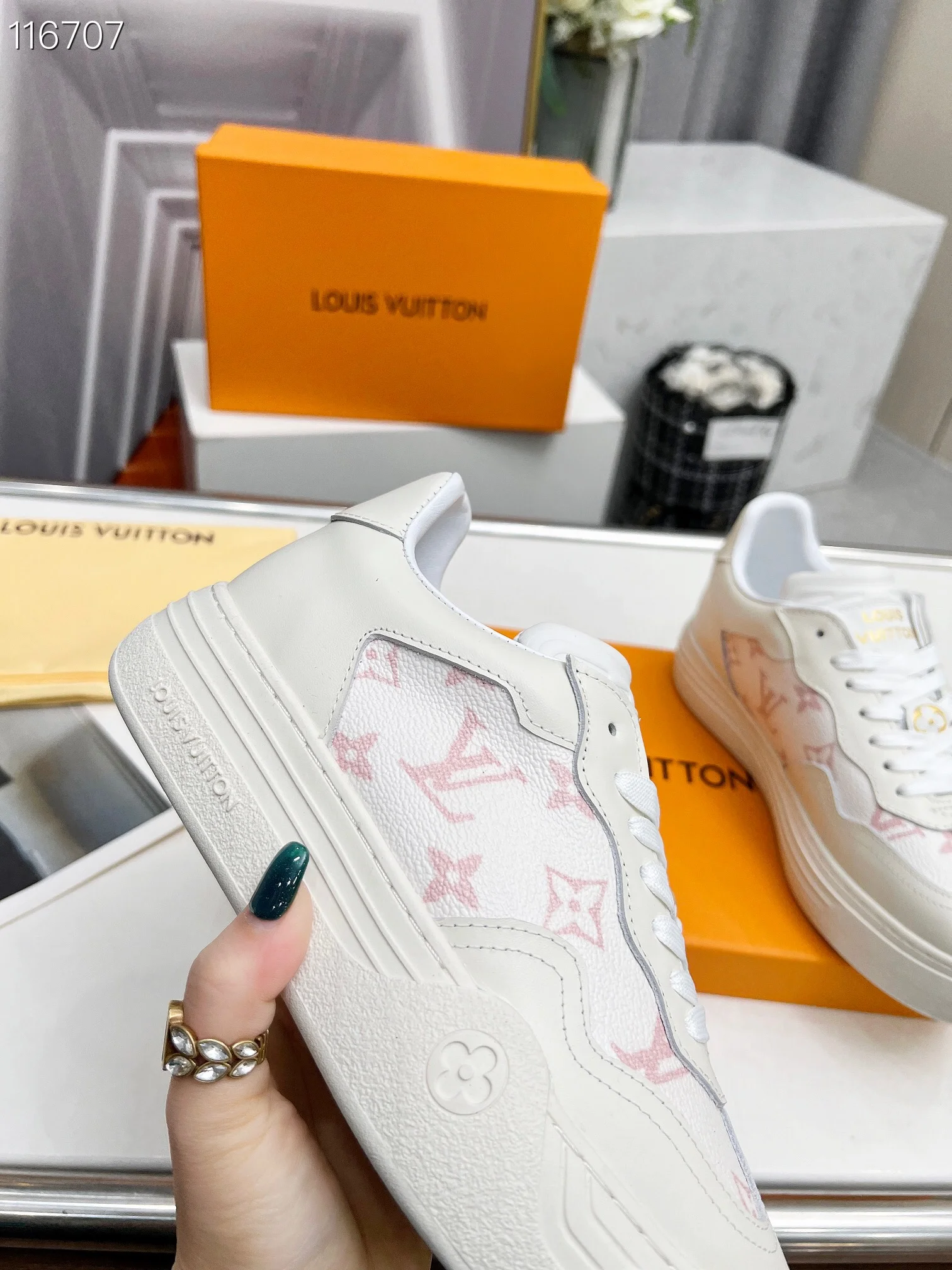 LV $99 gallery