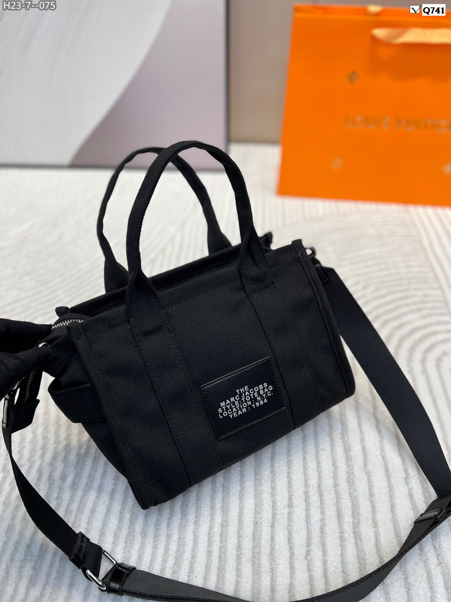 Marc jacobs $60 gallery