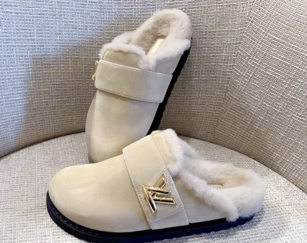 Maz1292  Louis Vuitton Slippers  62887 gallery