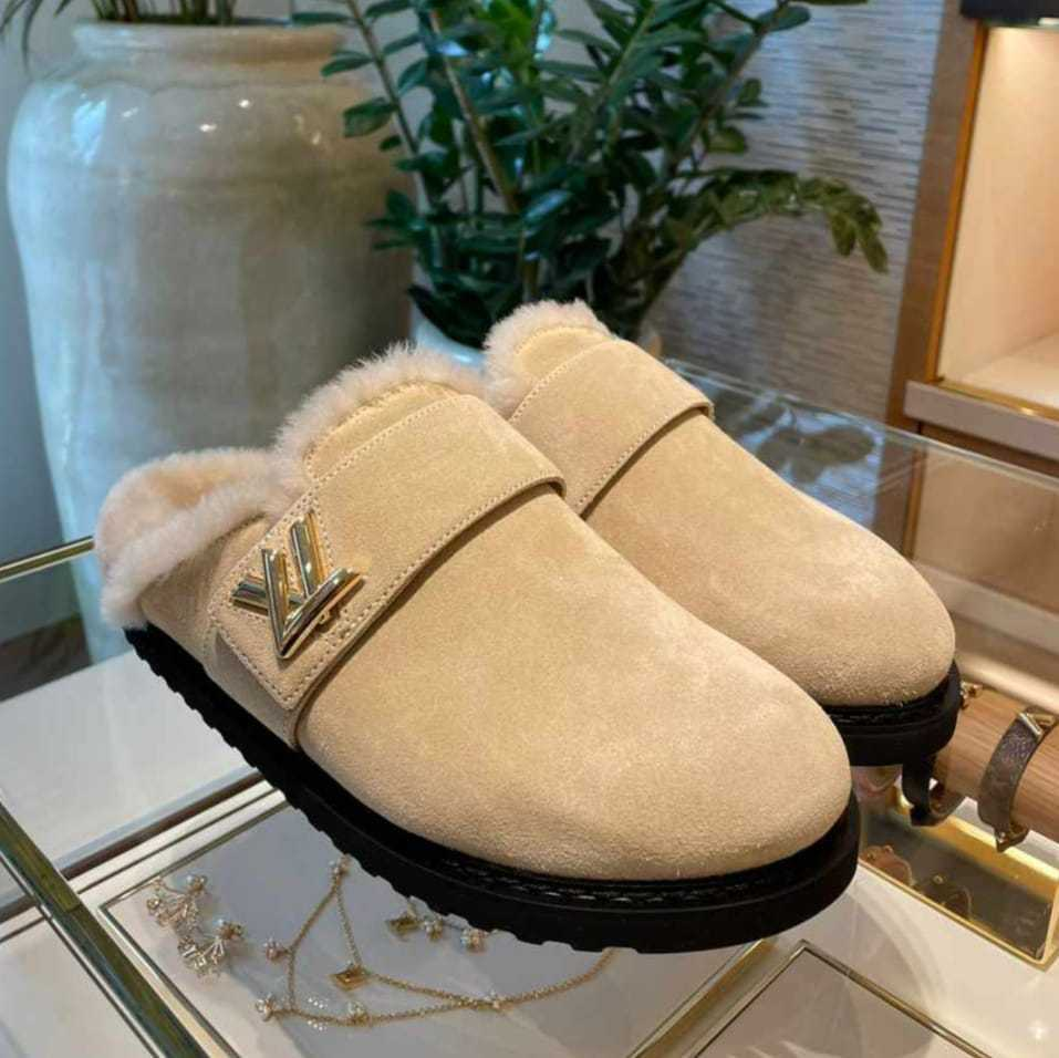 Maz1292  Louis Vuitton Slippers  62887 gallery