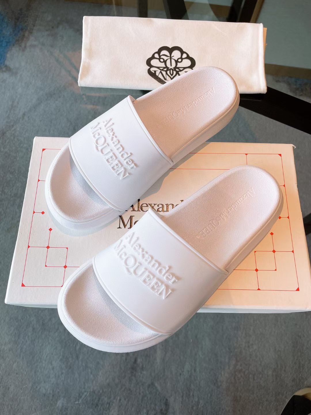 McQueen  39.99$  code 449-5870-R gallery