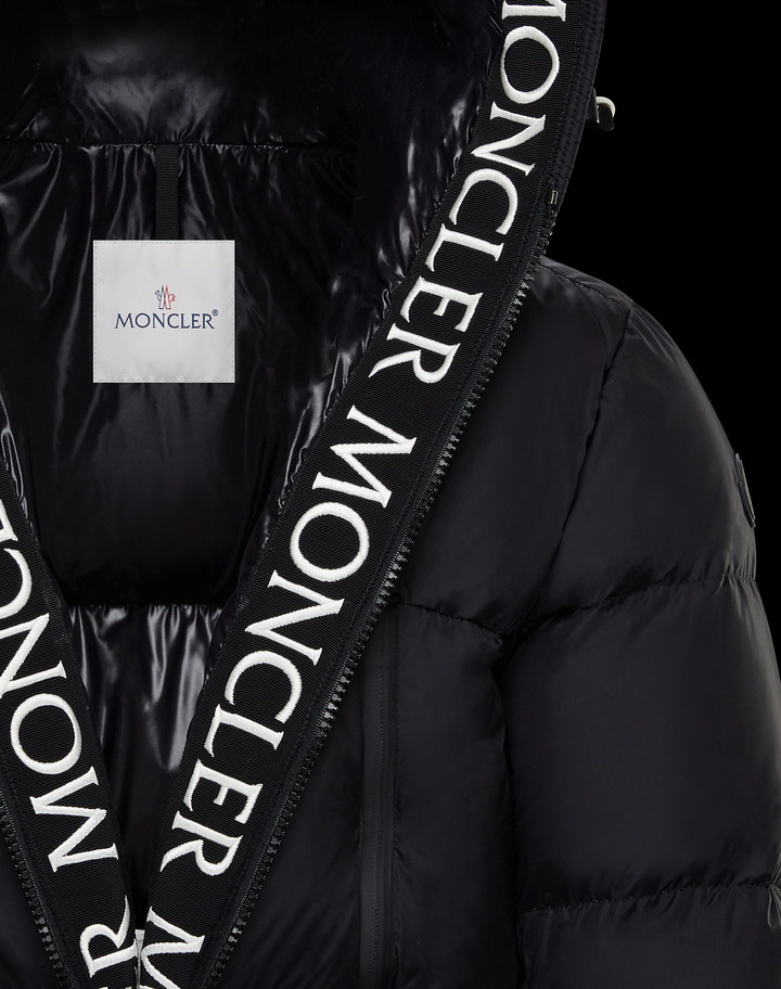 Moncler、秋冬系列连帽羽绒服 gallery