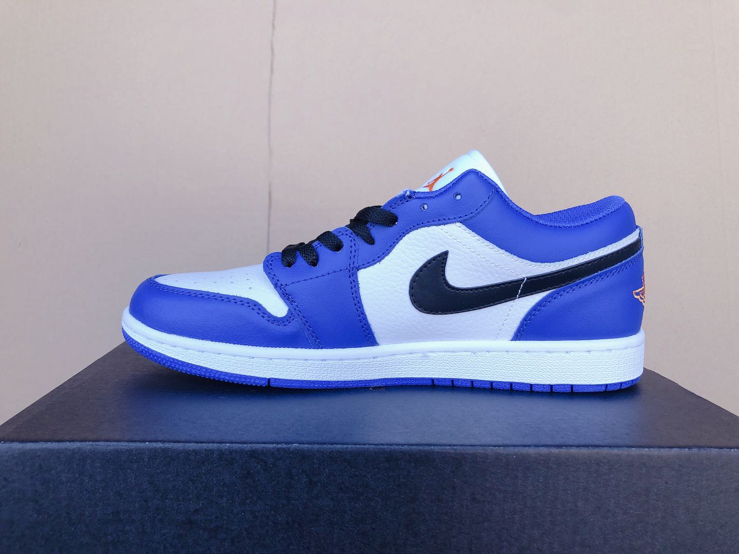 Nike 45.66$AJ1  CODE 351-2688-R gallery