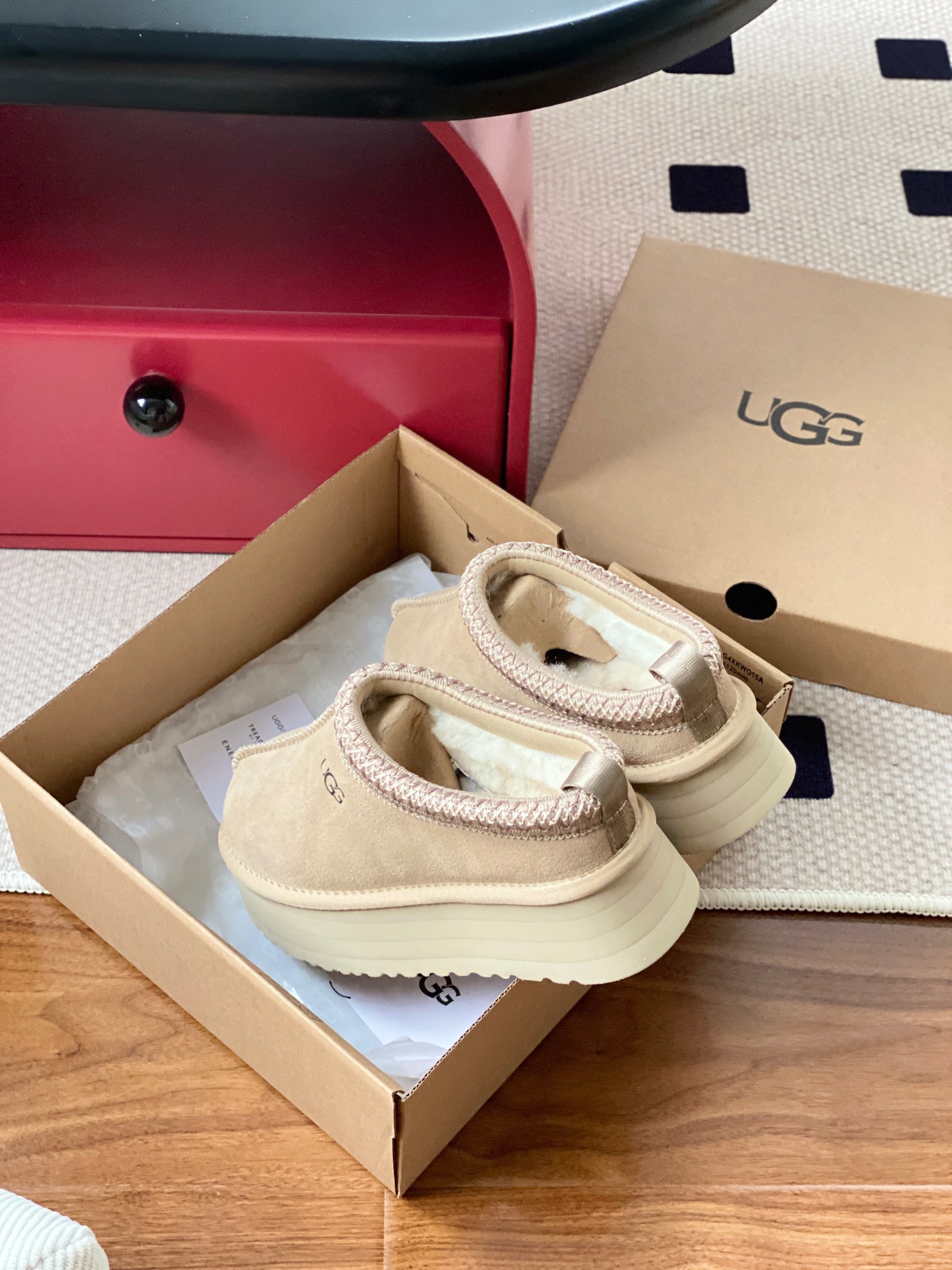 Oo1342-307.2💴42.66$UGG gallery