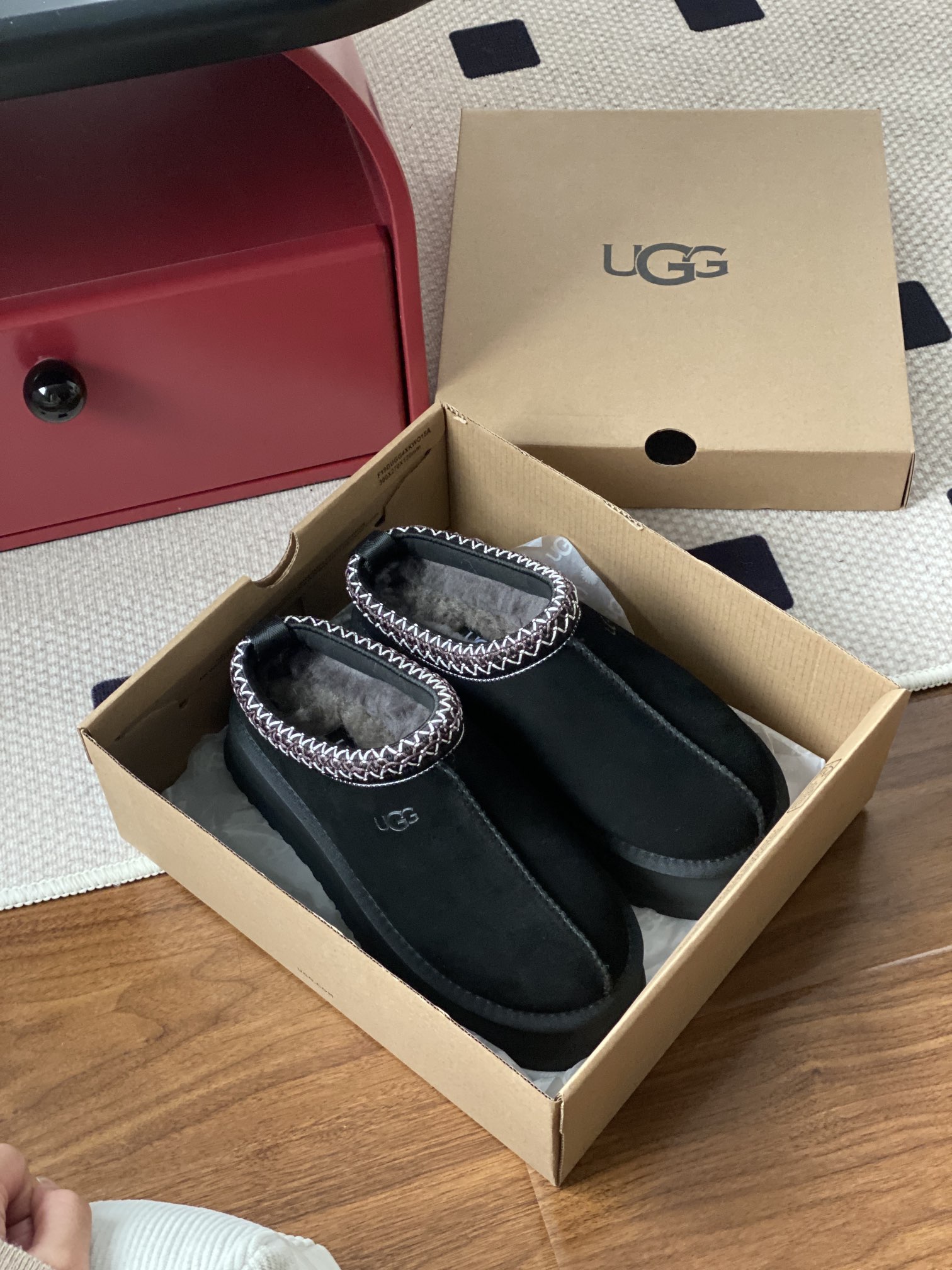 Oo1342-307.2💴42.66$UGG gallery