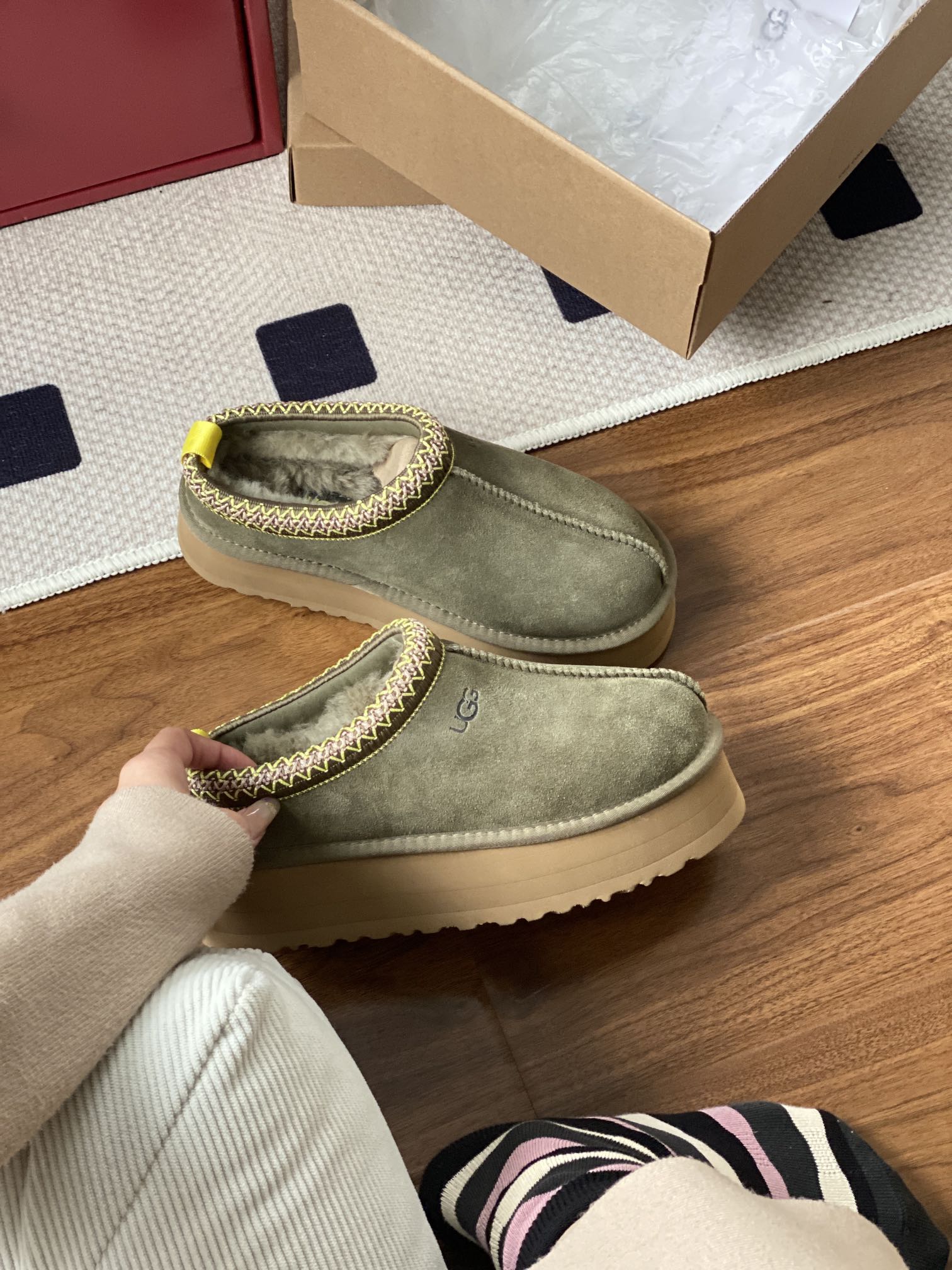 Oo1342-307.2💴42.66$UGG gallery