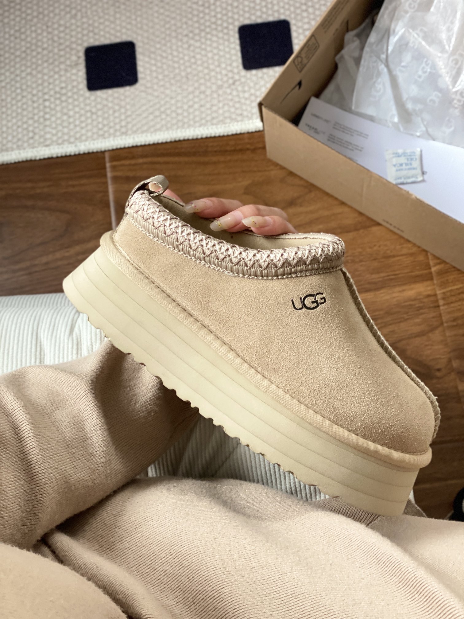 Oo1342-307.2💴42.66$UGG gallery