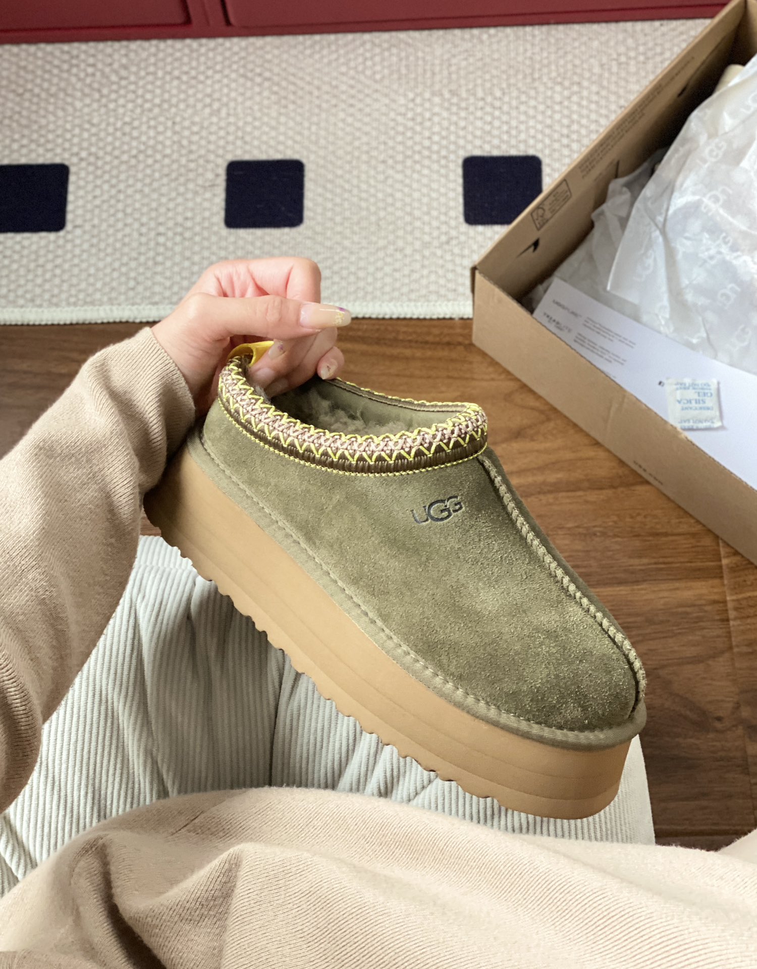 Oo1342-307.2💴42.66$UGG gallery