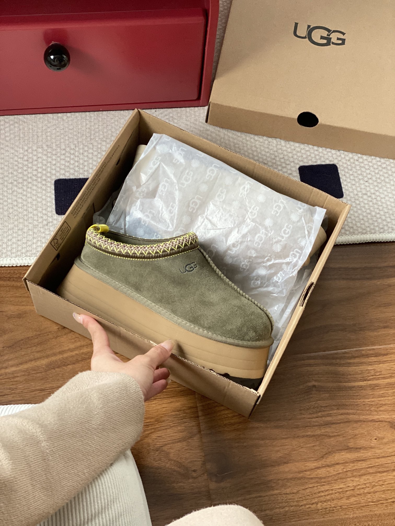 Oo1342-307.2💴42.66$UGG gallery