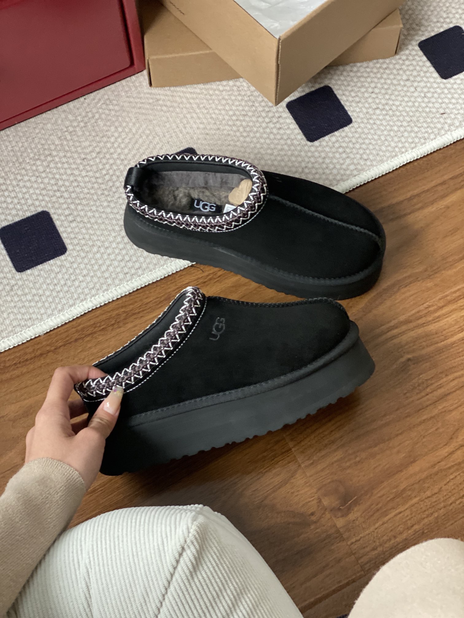 Oo1342-307.2💴42.66$UGG gallery