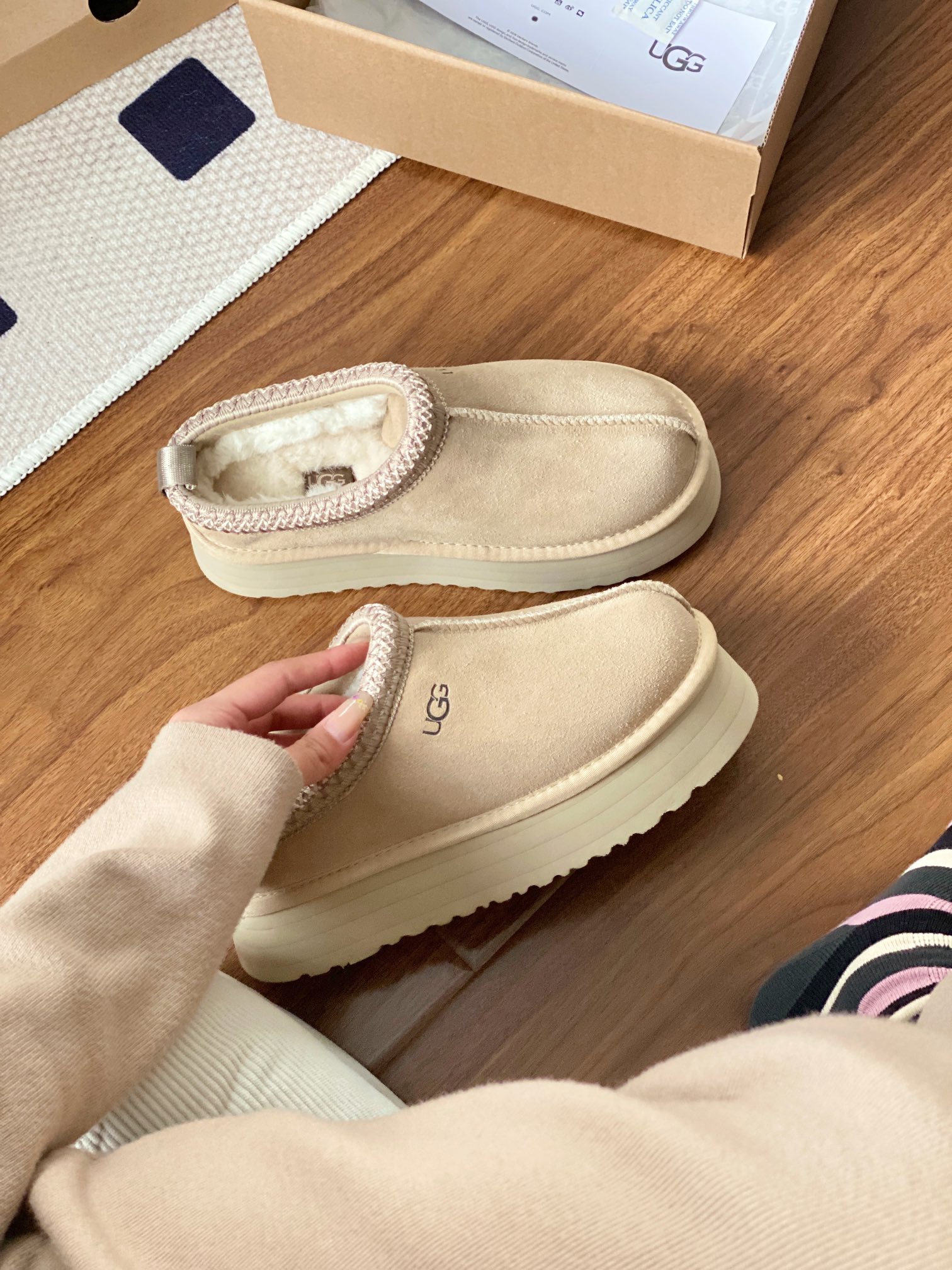 Oo1342-307.2💴42.66$UGG gallery