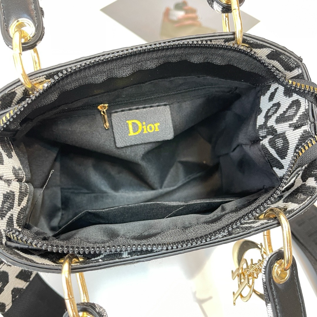 PC343-PC345  Dior bag 211.99 gallery