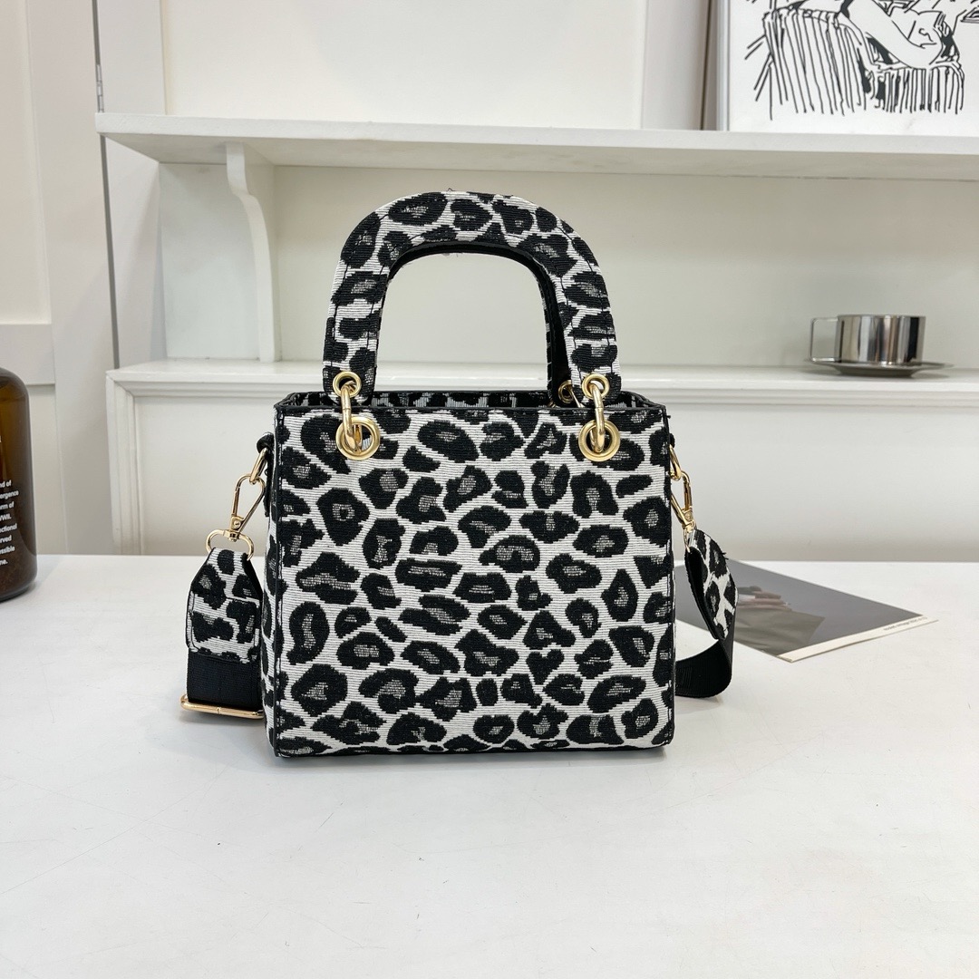 PC343-PC345  Dior bag 211.99 gallery