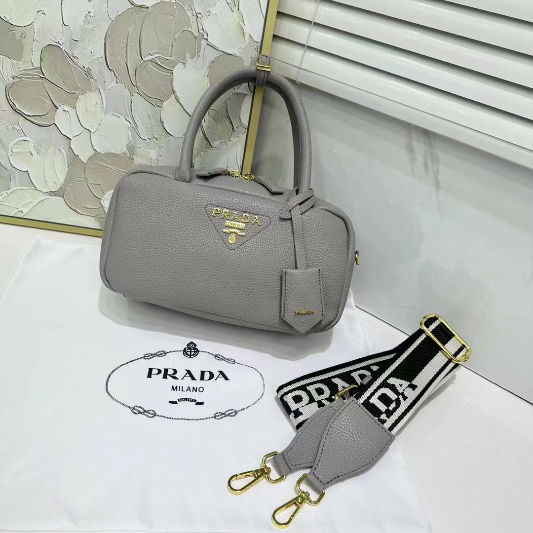 PRADA 39.99$    code 404-6914-R gallery