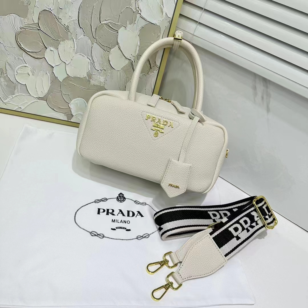 PRADA 39.99$    code 404-6914-R gallery