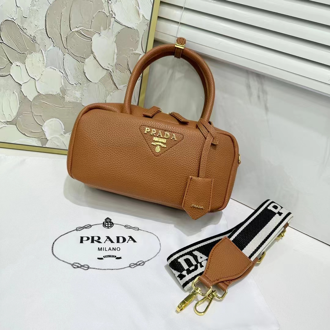 PRADA 39.99$    code 404-6914-R gallery