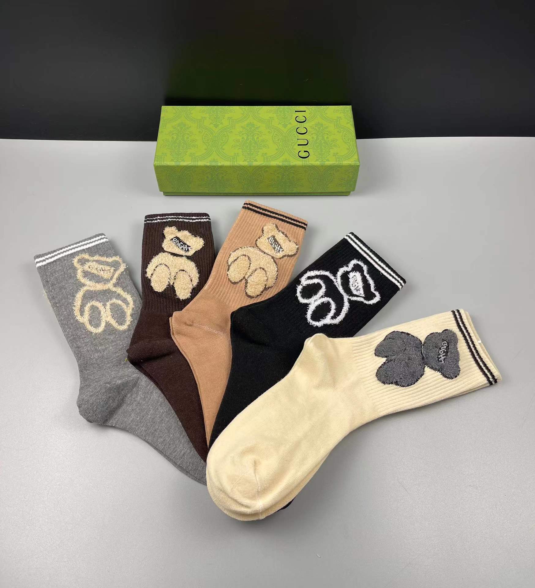 RV025  Gucci socks  $18.99 gallery