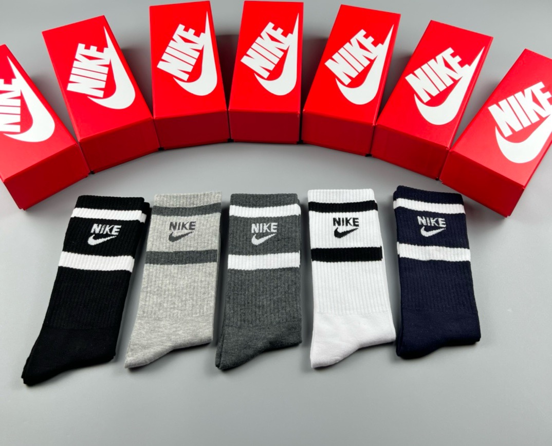 RV033，Nike socks 138.99 gallery